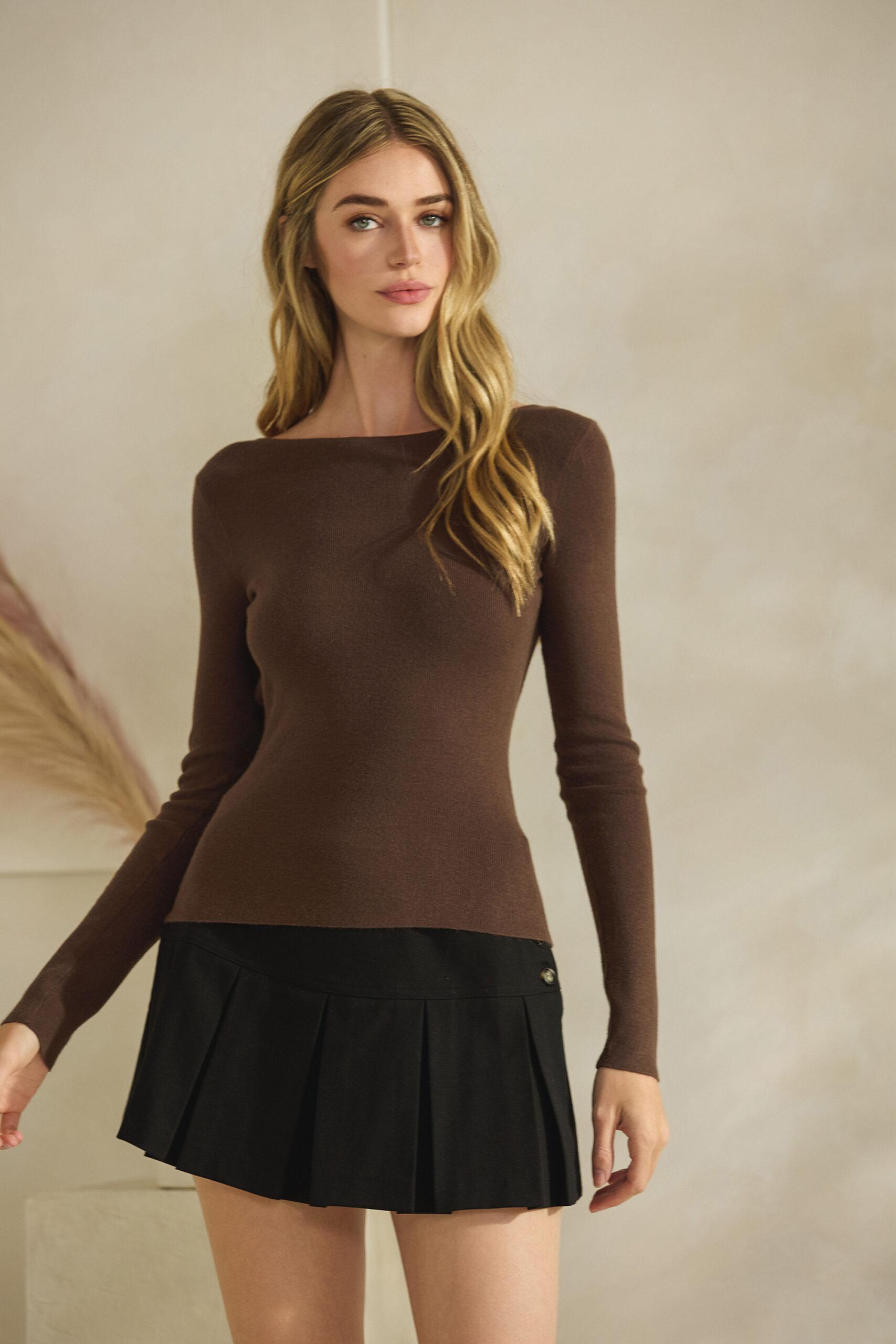 MTS1268 - Knit long sleeve scoop back top image