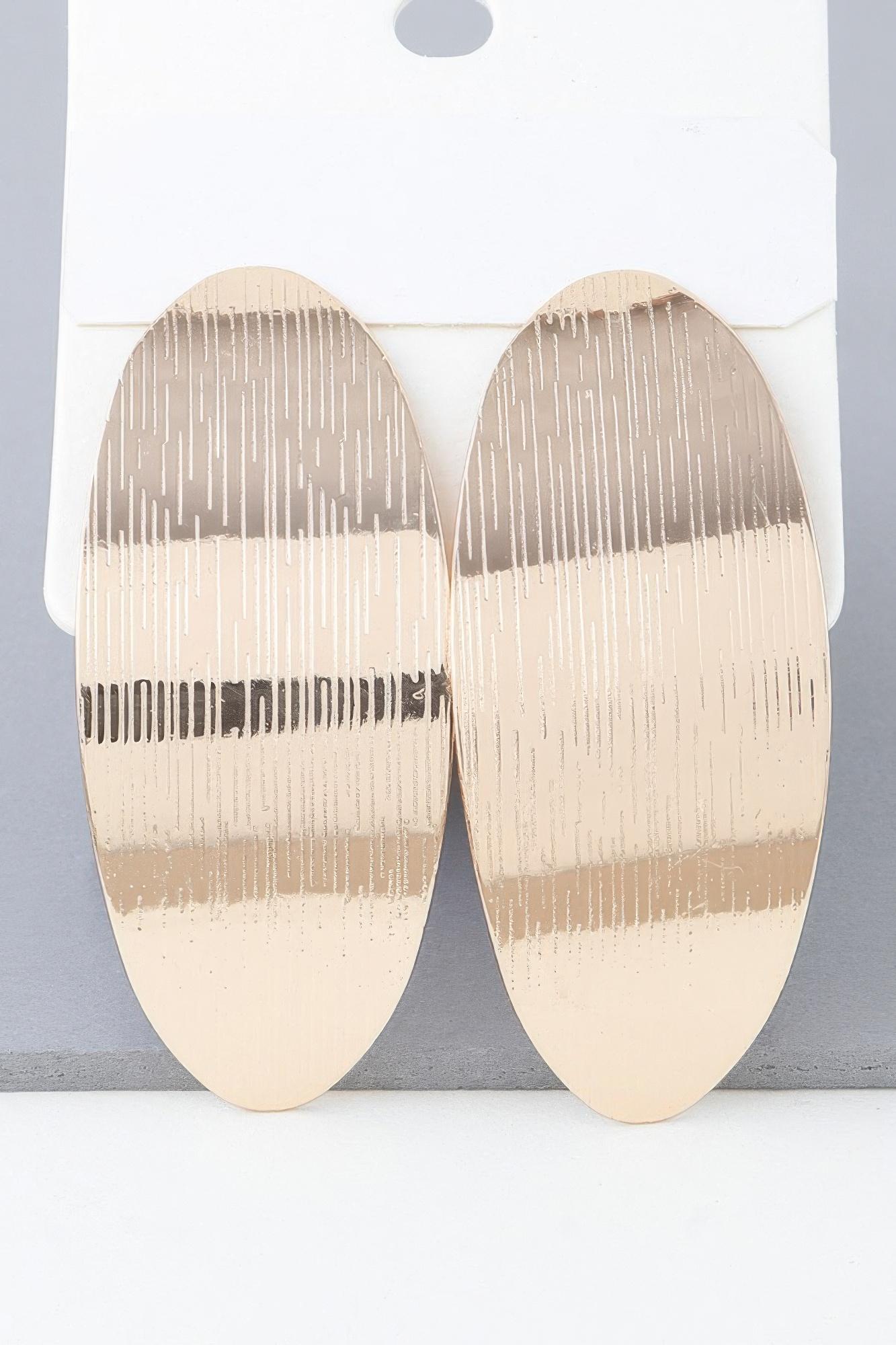 Shiny curved peel earrings image