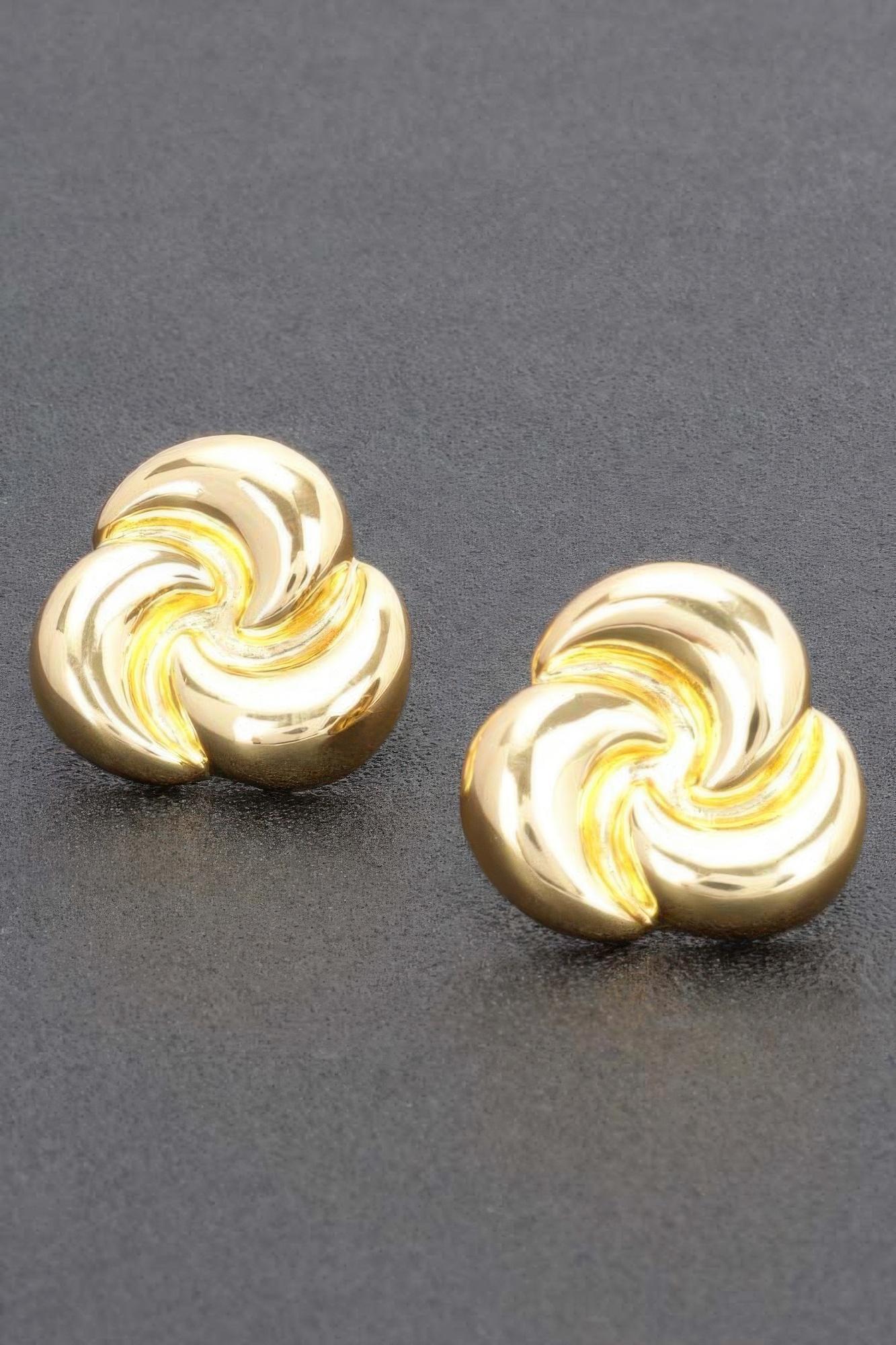 Metal gold dip earring - id.wh2002037 image