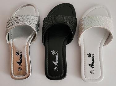 Girls sandals image